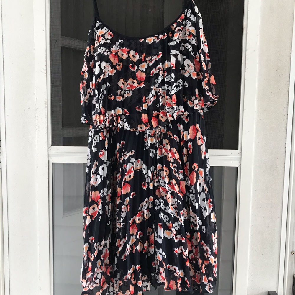 Bebe dress with flowers
